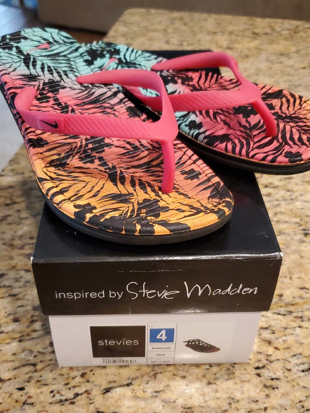 Girls Youth Sz 4 New Stevies Black Sandals & Nike Tropical Flip Flops Lot